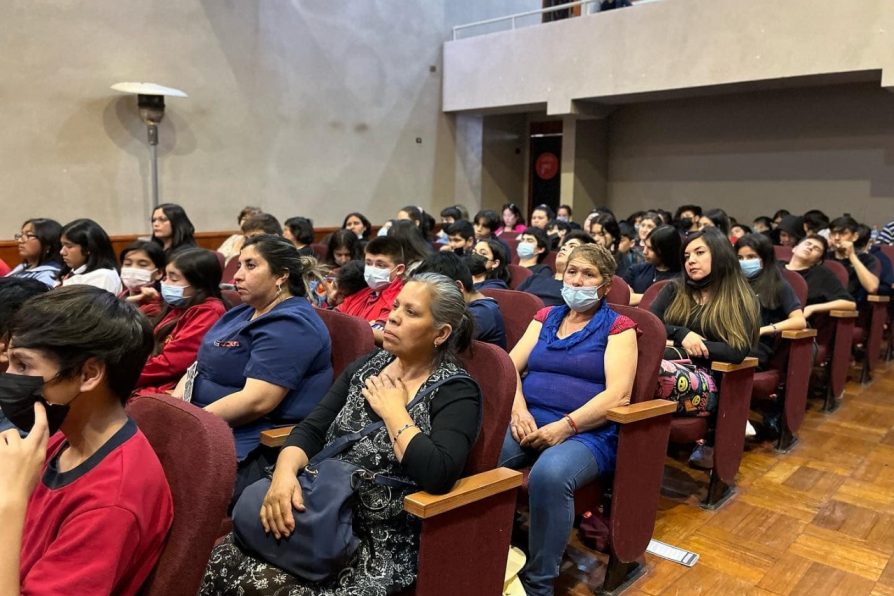 Delegación Presidencial de Itata y Seremi de la Mujer conmemoraron el 25N junto a estudiantes de Quirihue