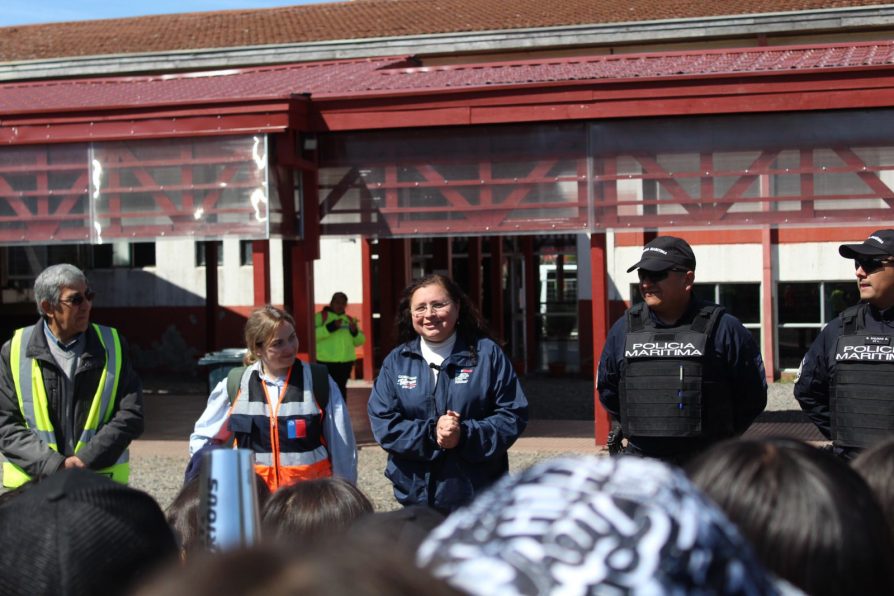 Con Éxito: El 100% de establecimientos de la Provincia de Itata participan en el Simulacro de Sismo-Tsunami en la región de Ñuble, encabezada por la Delegada Lisette Prado Stuardo.