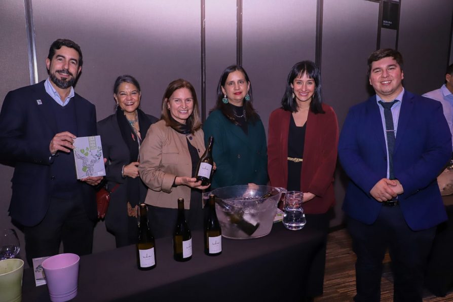 El Delegado Presidencial Mario Cruces Núñez participo en el lanzamiento oficial de la Guía de vinos agricultura familiar y campesina del Valle del Itata